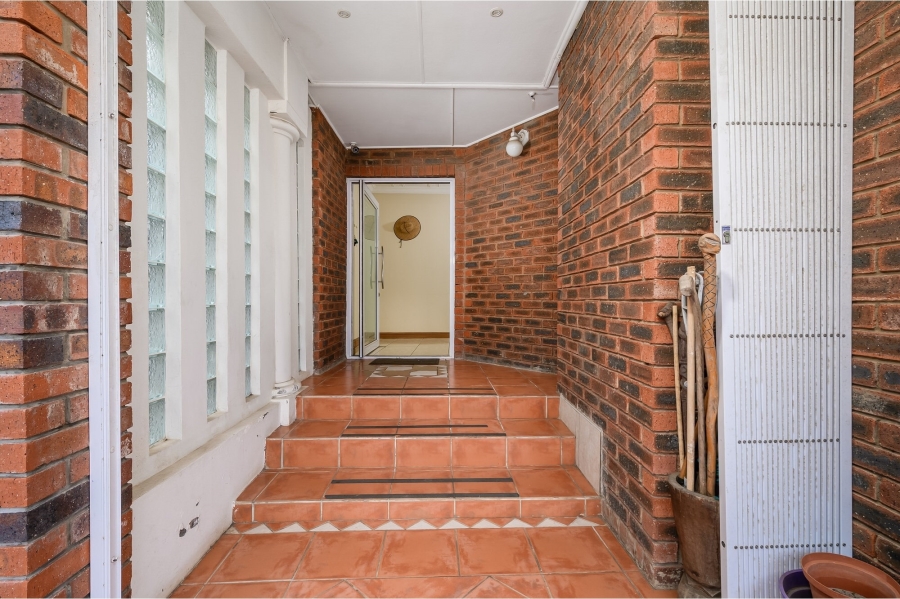 5 Bedroom Property for Sale in Summerstrand Eastern Cape